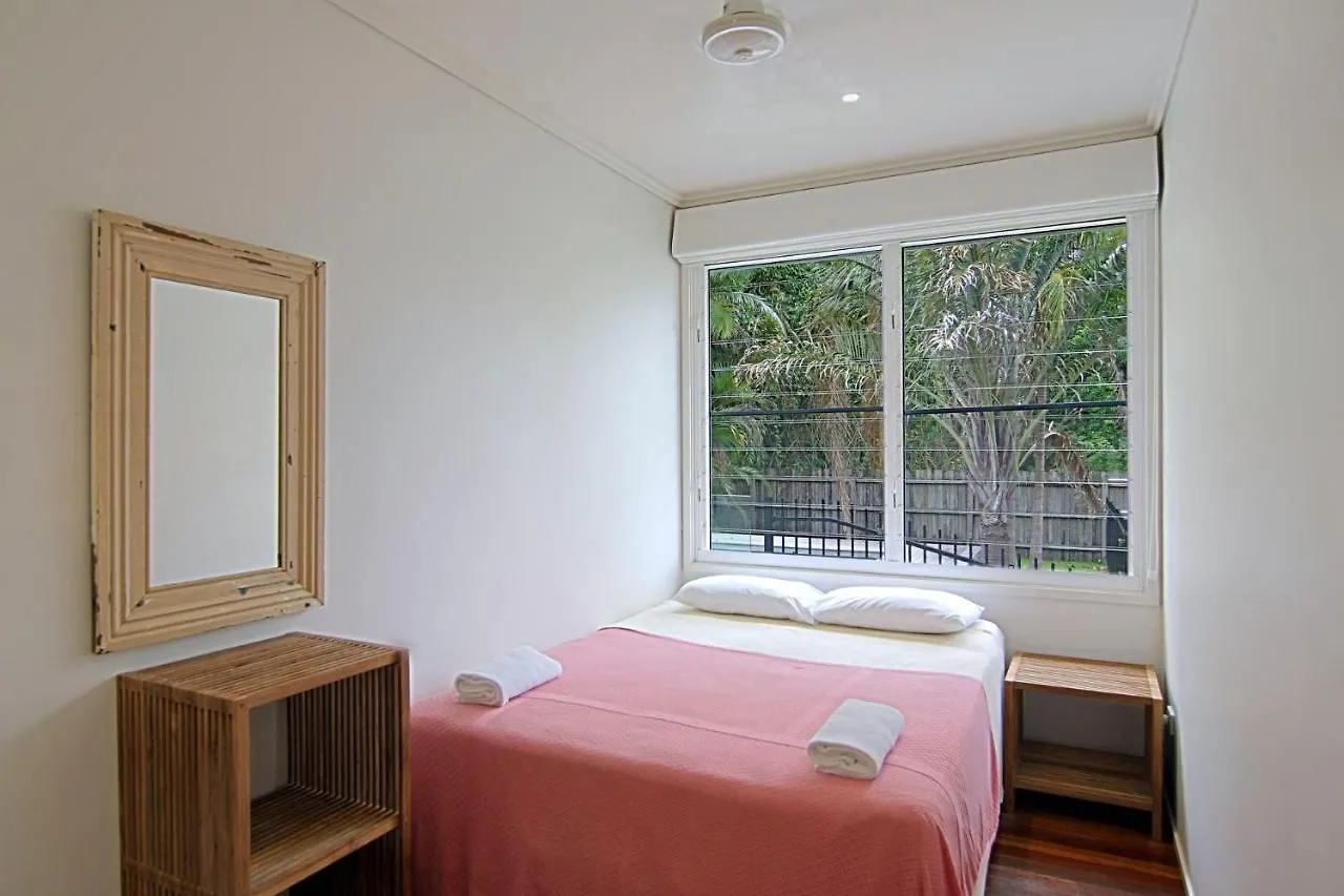 Byron Bay Accom 77 Butler Street, Byron Bay - Lantana Beach House Apartment