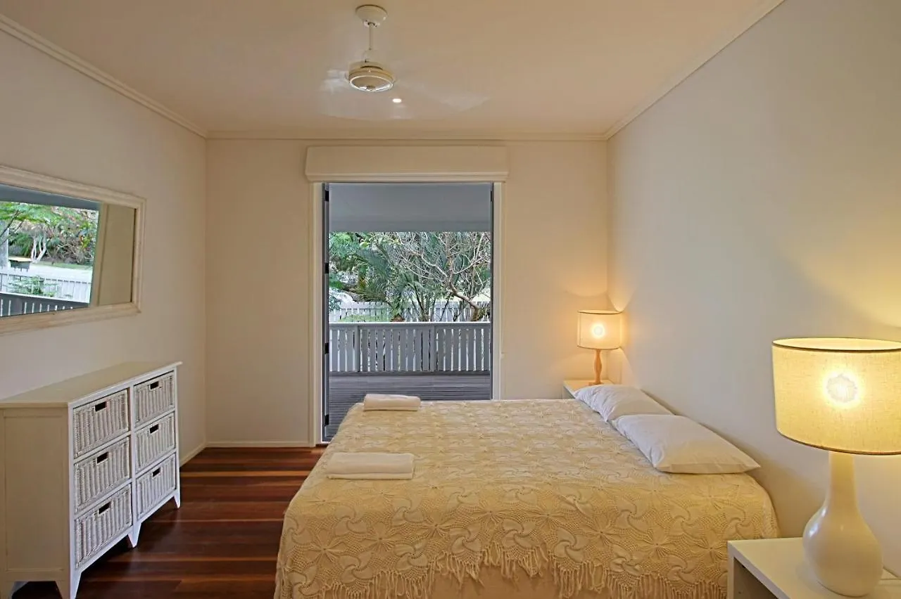 Byron Bay Accom 77 Butler Street, Byron Bay - Lantana Beach House