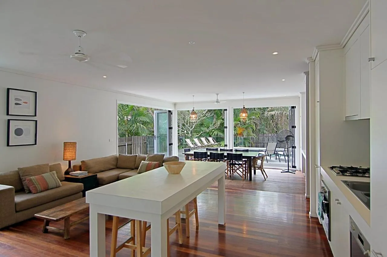 Byron Bay Accom 77 Butler Street, Byron Bay - Lantana Beach House Australia