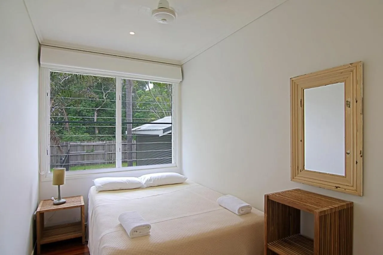 Byron Bay Accom 77 Butler Street, Byron Bay - Lantana Beach House